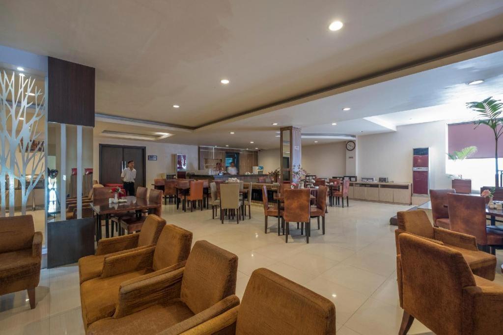 Hotel Collection O 1279 Grand Celino Makassar