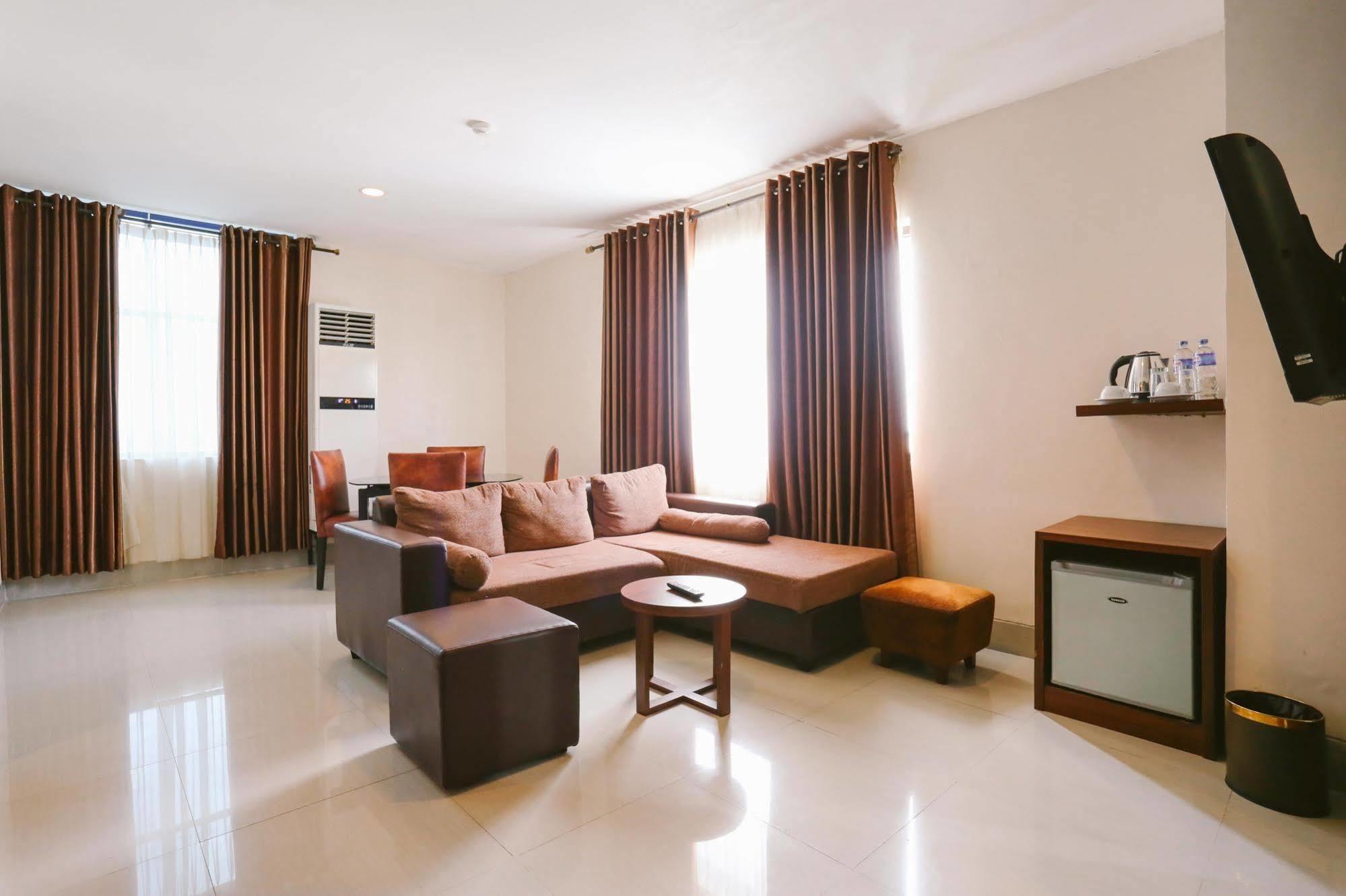 Collection O 1279 Grand Celino Hotel