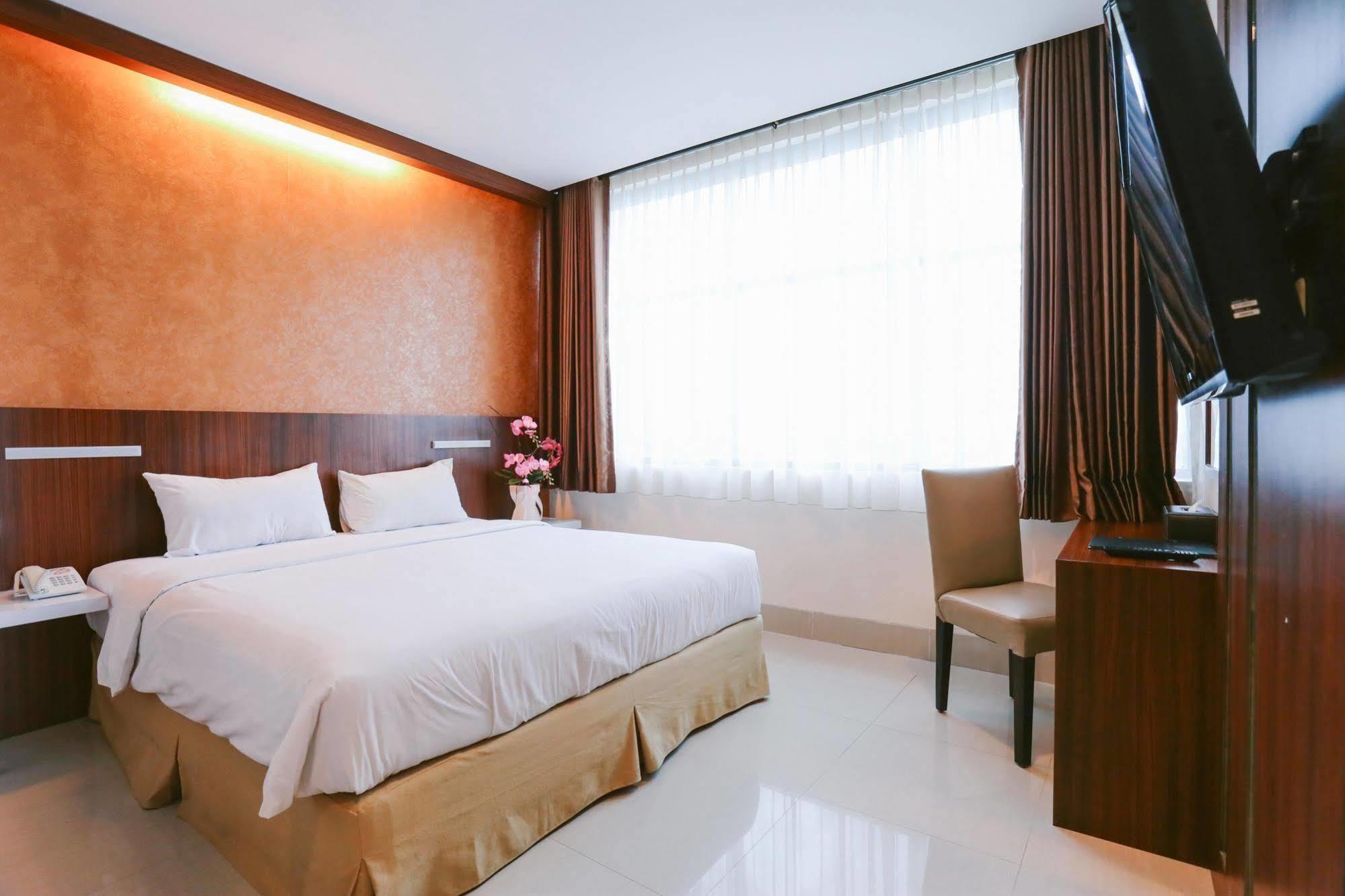 Collection O 1279 Grand Celino Hotel