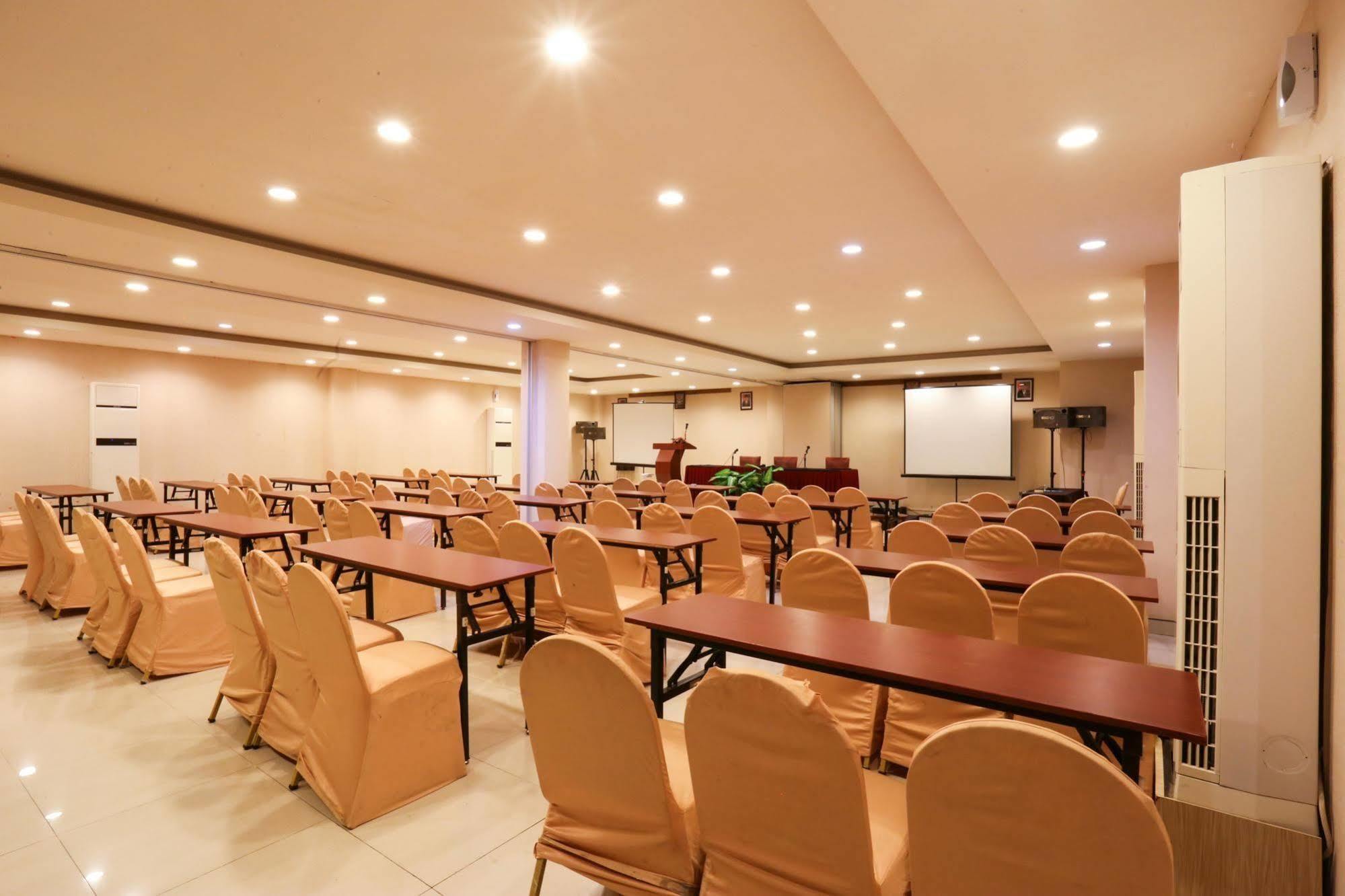 Hotel Collection O 1279 Grand Celino