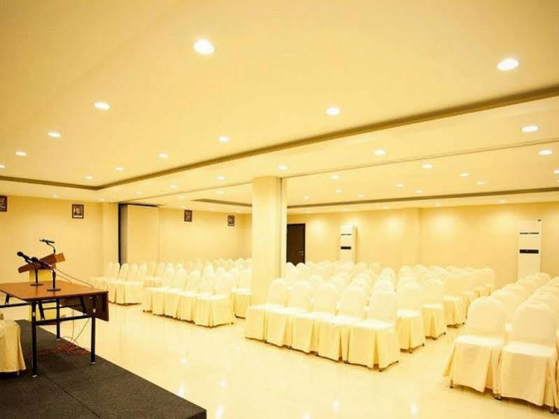 Collection O 1279 Grand Celino Hotel 3*